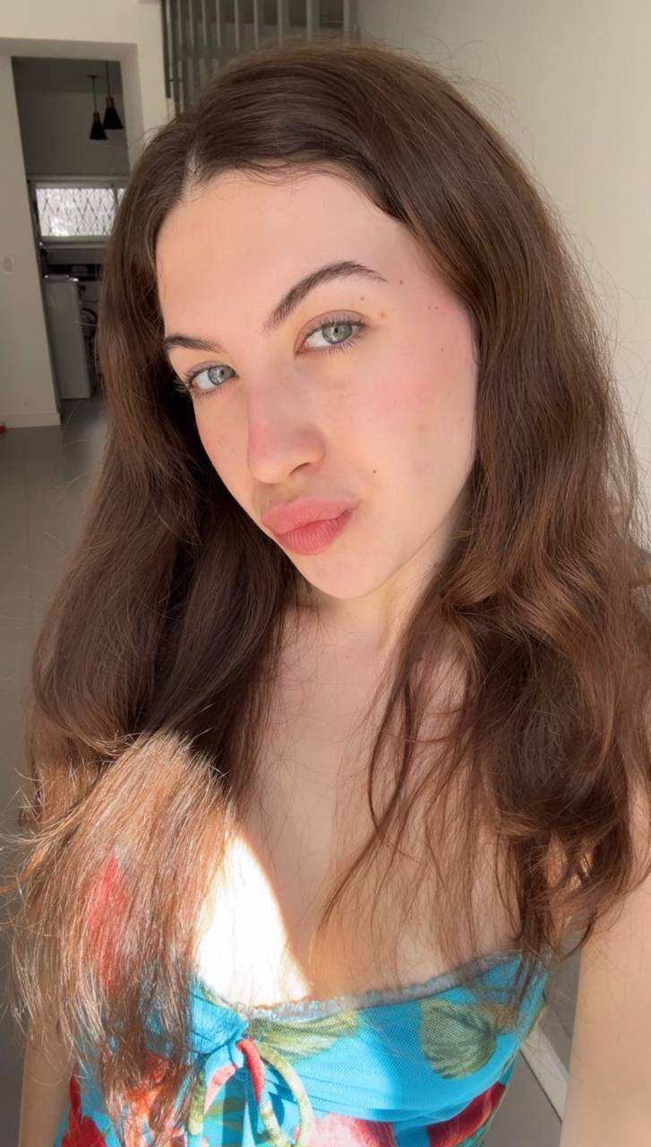 Nude girl Amber in Budapest