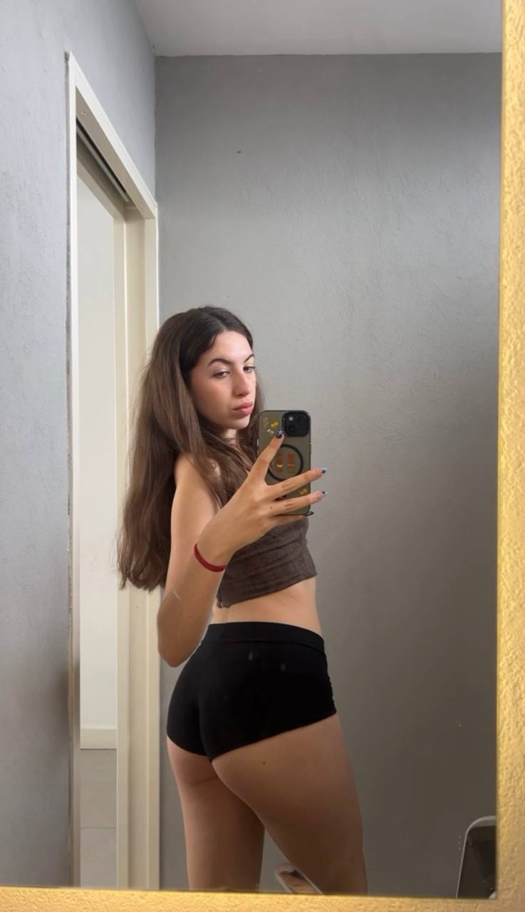 Amber in her underwear in Budapest