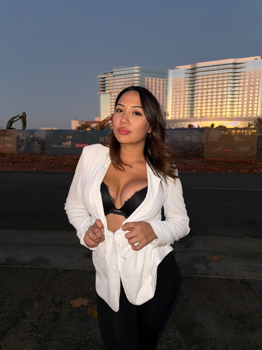 Take a pause and enjoy Ali Cruz — streaming from Budapest