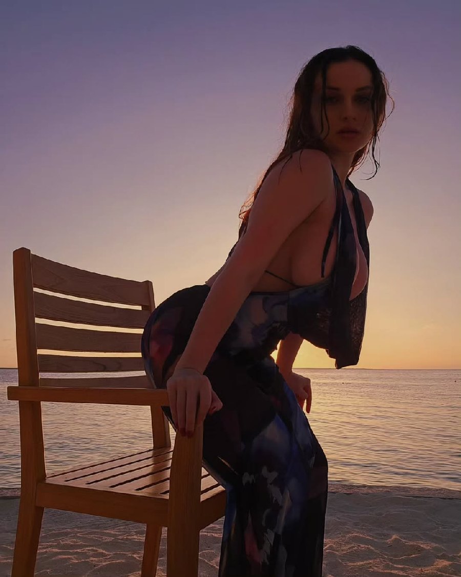 Sexy girl Miranda Faith nude in Budapest