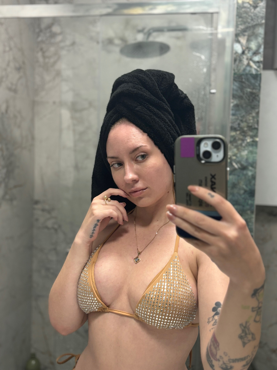 Nude girl KateV in Budapest