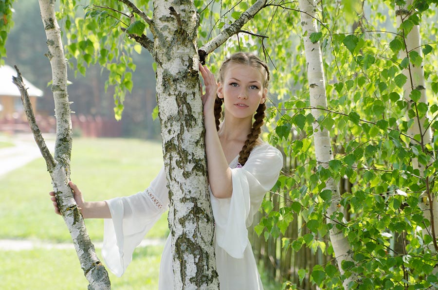 Women in Slavic costumes in Budapest