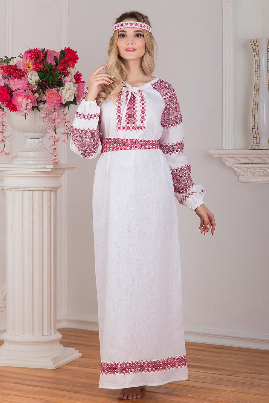 Women in Slavic costumes in Budapest