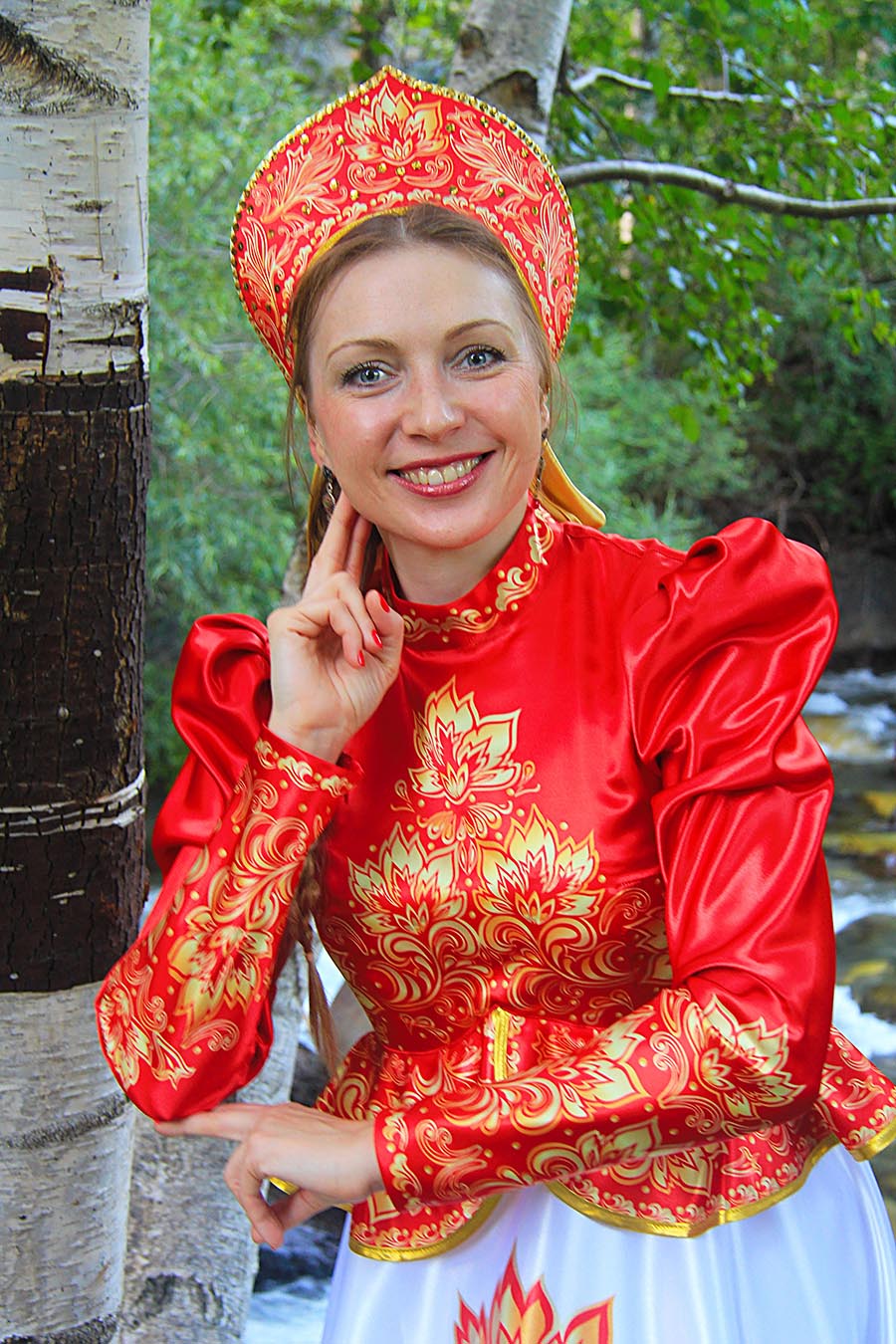 Women in Slavic costumes in Budapest