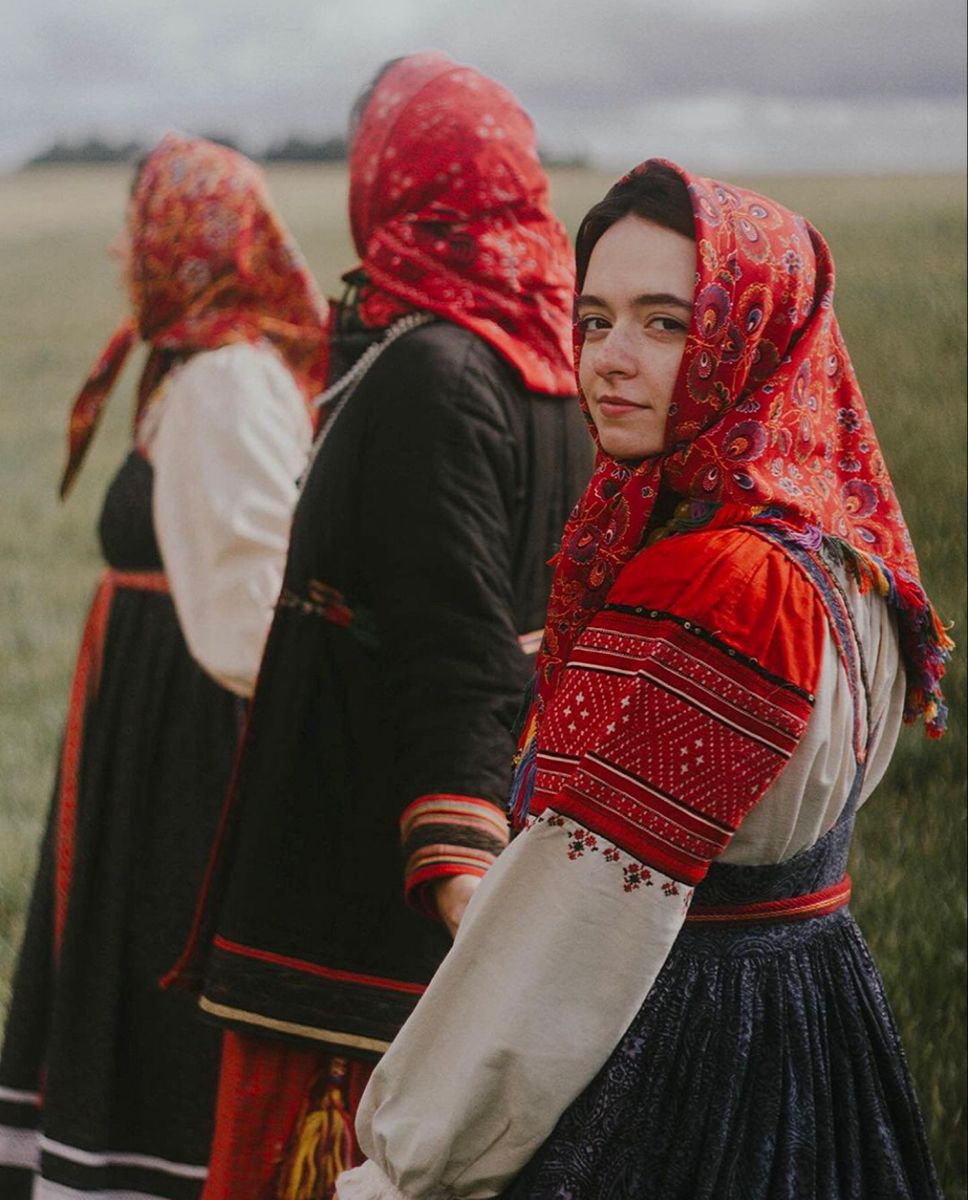 Women in Slavic costumes in Budapest