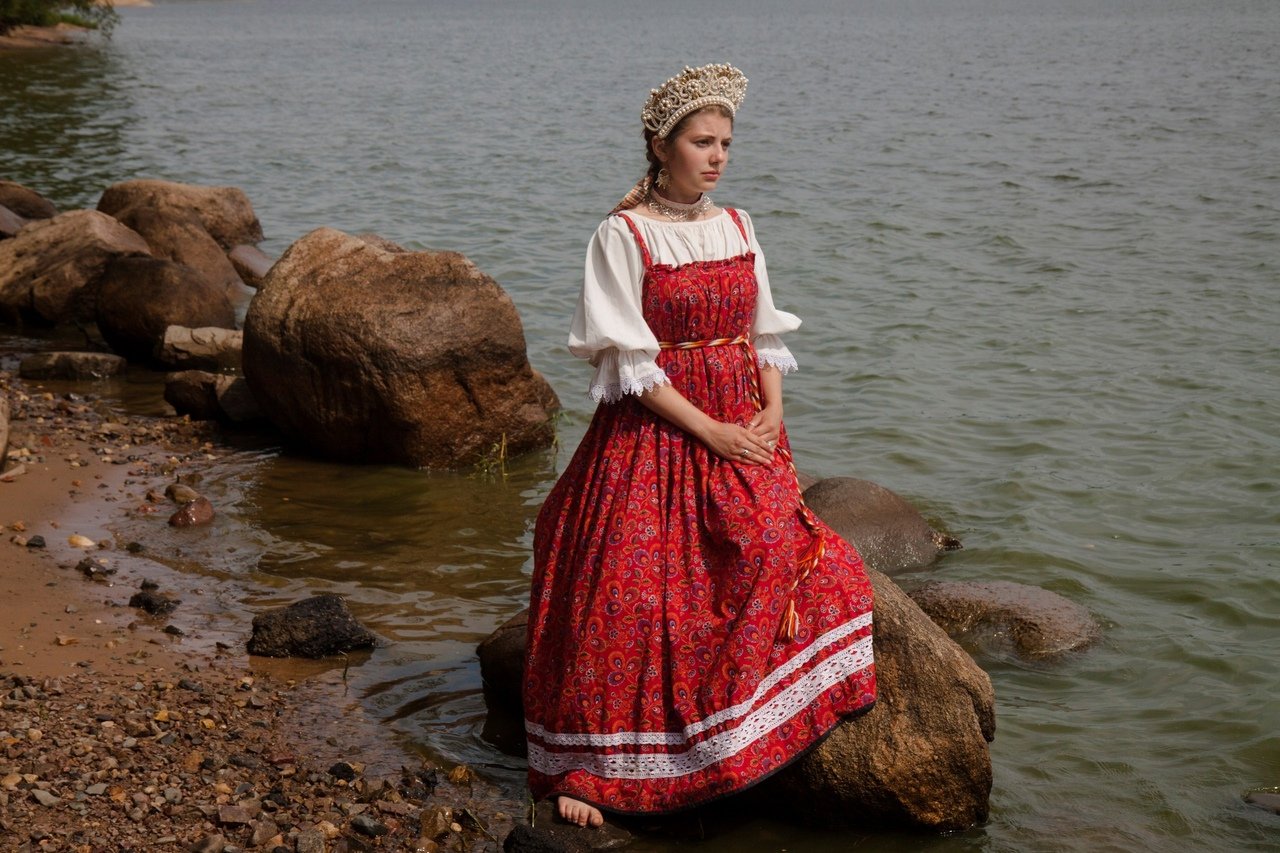 Women in Slavic costumes in Budapest