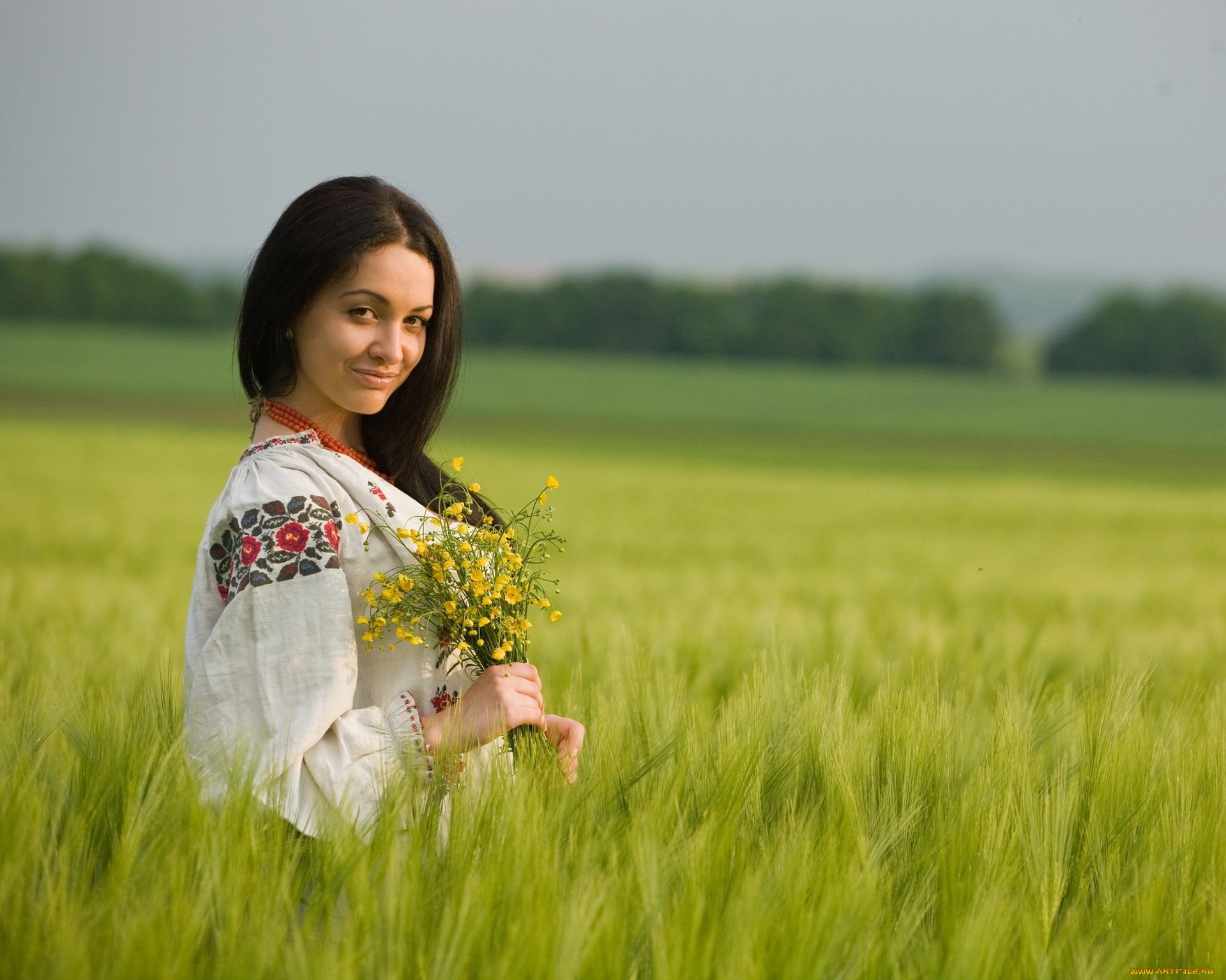 Women in Slavic costumes in Budapest