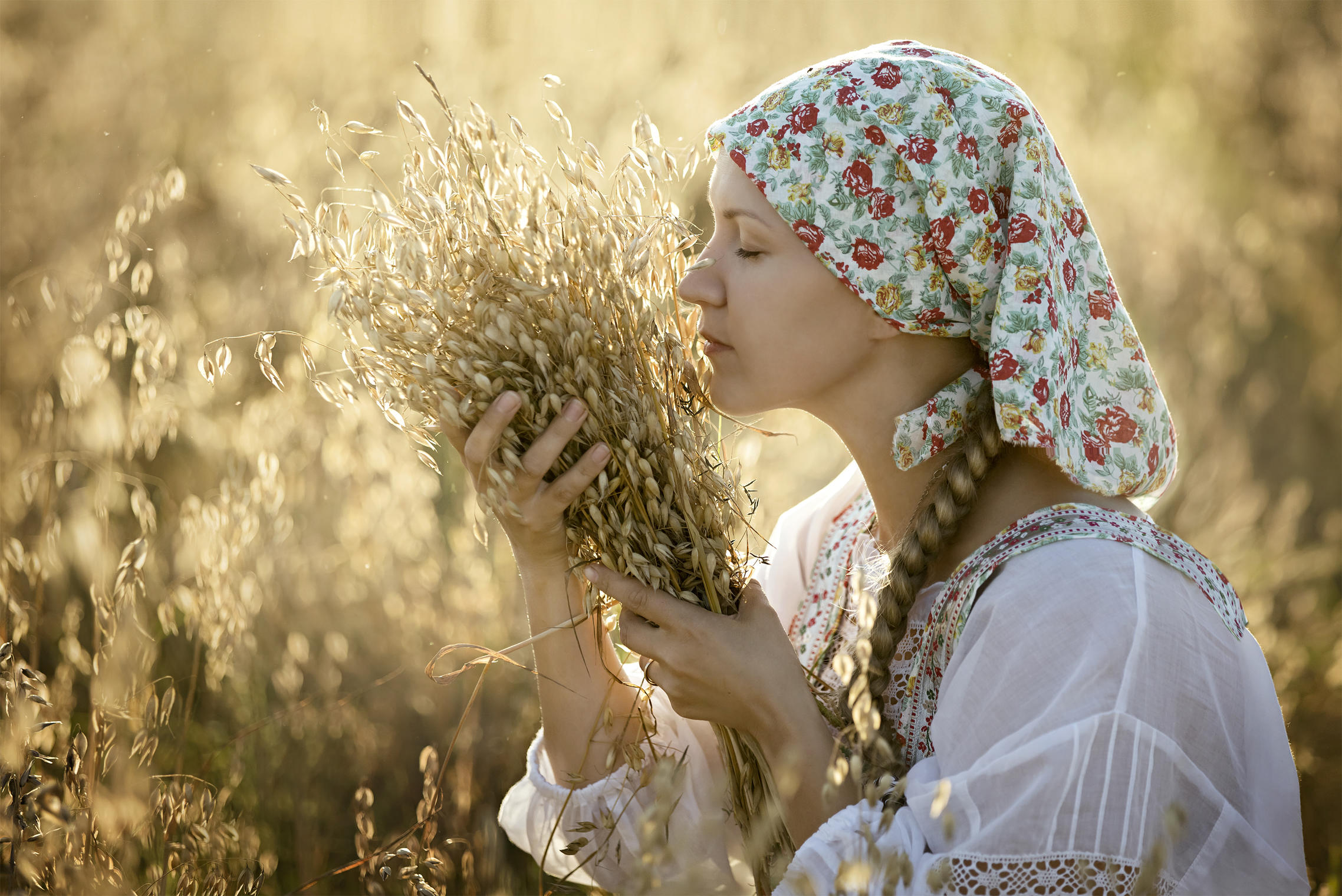 Photo Women in Slavic costumes in Budapest