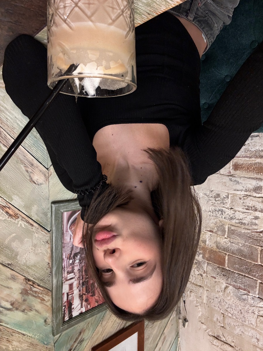 Fresh photos, fresh mood — Tina online in Budapest